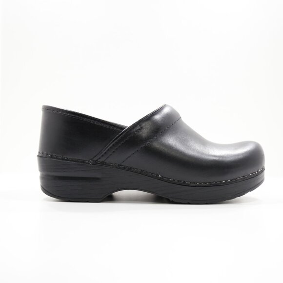 Dansko Professional Black Leather Slip Resistant Work Clogs - 7.5/EU 38. Scuffs - Picture 3 of 7